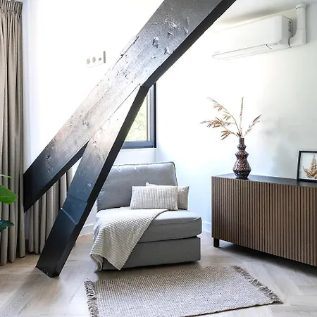 Newly Renovated Xl Center *