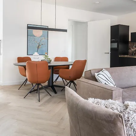 Newly Renovated Xl Center *