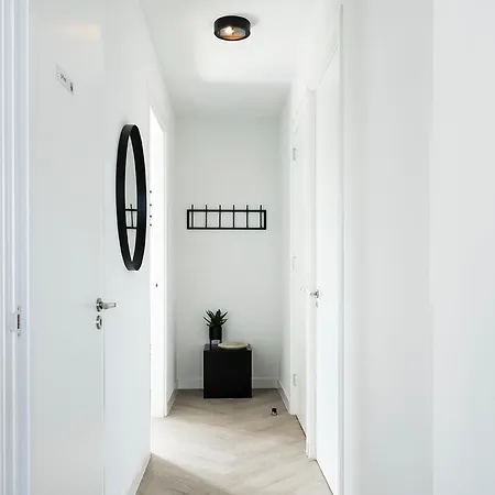 Newly Renovated Xl Center דירה *