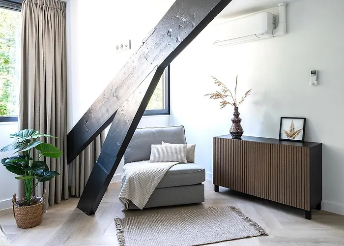 Newly Renovated Xl Center *