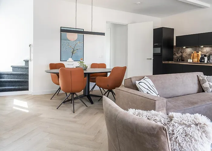 Newly Renovated Xl Center *